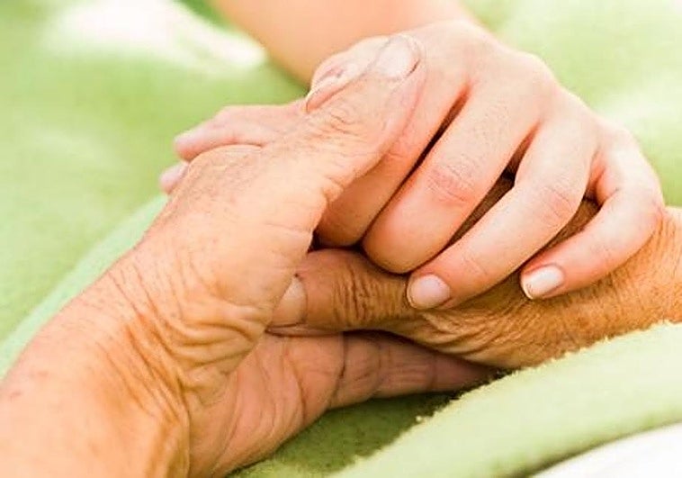 Murcia grandmother wins court battle for contact rights with granddaughter despite father's objections