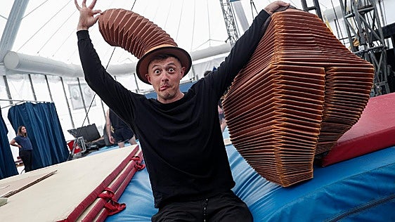 Why a silent Cirque du Soleil actor prefers finger puppets over backflips