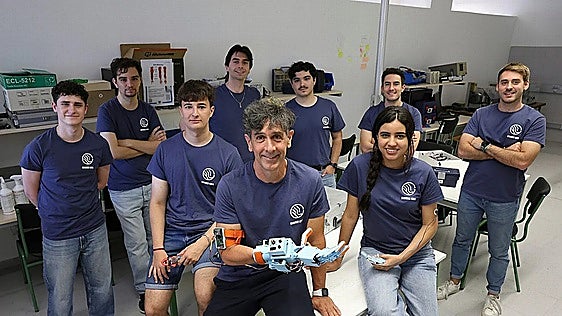 Talented Malaga University students design hand prosthesis