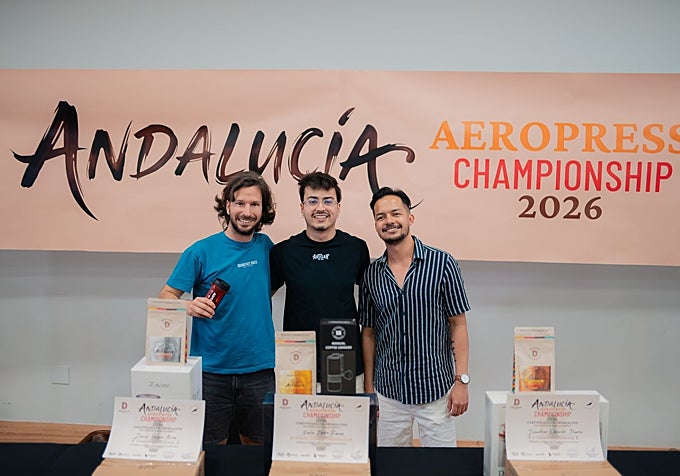 Prado Ramos, centre, with David Vargas and Jonathan Calderón.