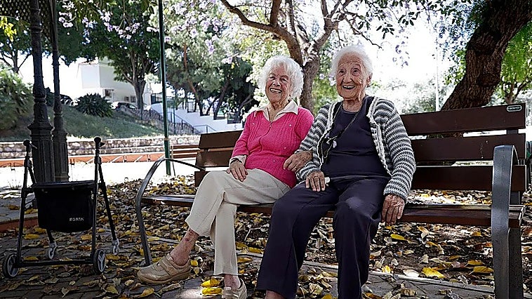 Isidora and Pepa: the centenarian Malaga residents linked by their children's marriage