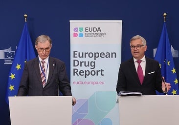 Commissioner for home affairs and migration Magnus Brunner and Franz Pietsch, head of the European drugs agency.