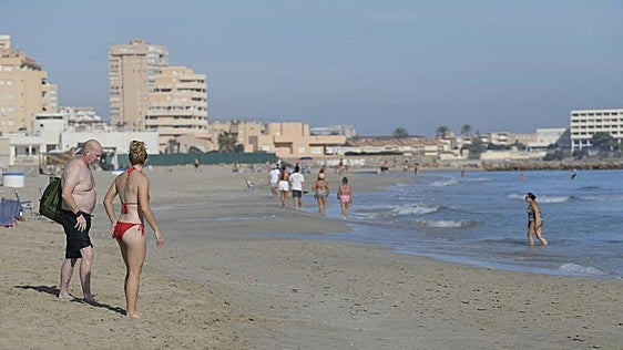 Holidaymaker hit by falling balcony while swimming in La Manga hotel pool