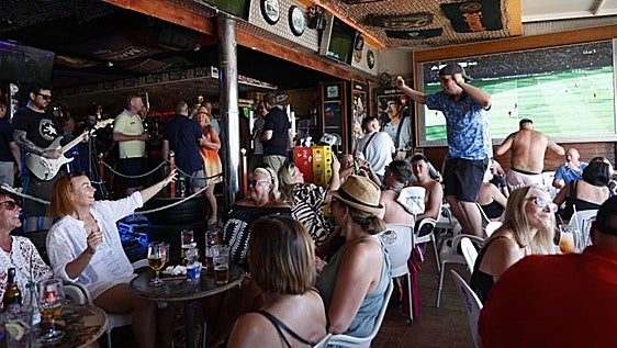 Benidorm bar owners ask council to relax terrace rules so England football fans can watch World Cup games