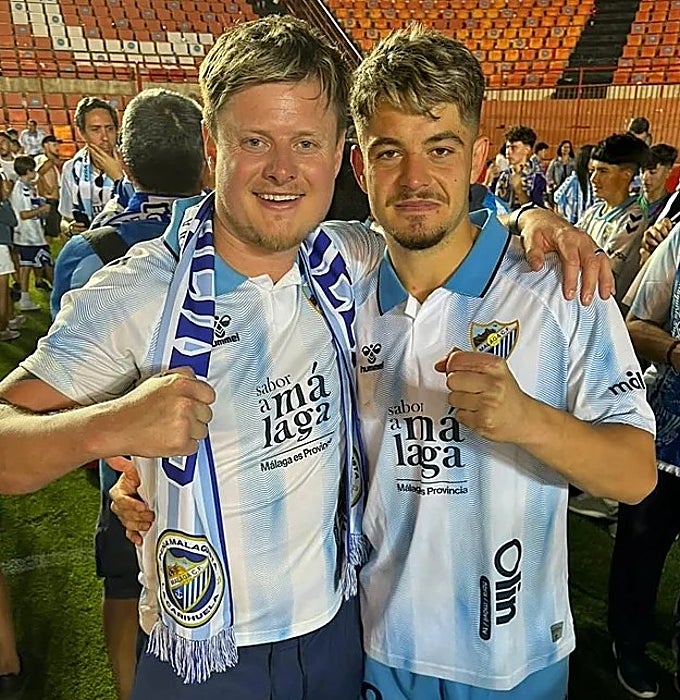 Chambers, celebrating on the pitch with Dani Lorenzo.