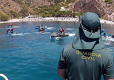 Civil Guard crackdown on jet skis