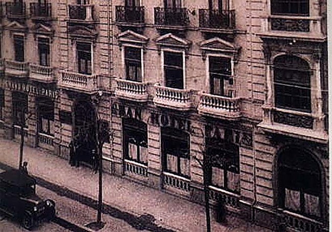 Exterior view of the Gran Hotel de París, on Gran Vía