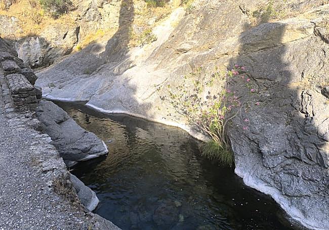 En el ecuador del camino se encuentra la charca o poza de Pontón Alto