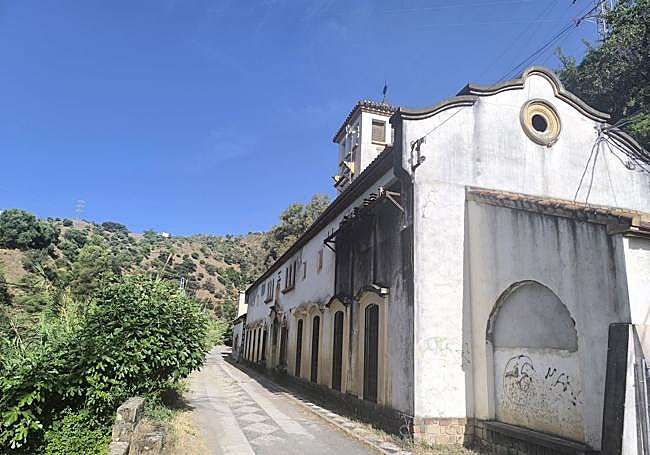 The old San Eugenio power station, at the start of the route