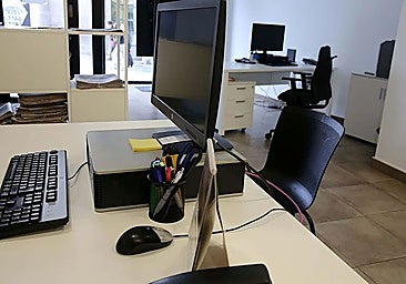 Every day, between 1.6 and 1.7 million people are absent from work.