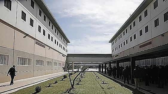 Malaga province prison thrown into chaos by violent inmate