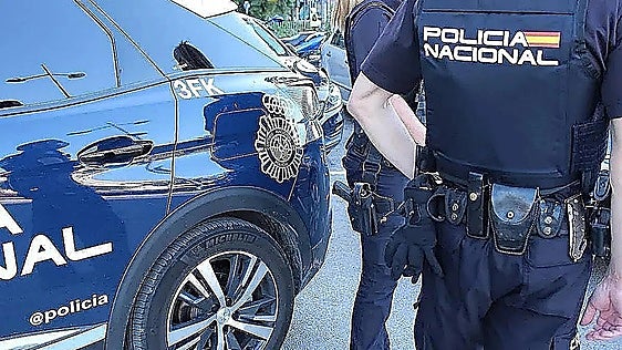 Malaga police search for violent robbery perpetrators who held jewellery shop owners at gunpoint
