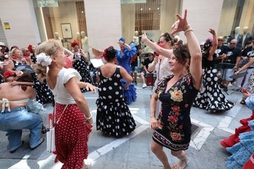 Thousands of people head to the city centre for the day fair festivities