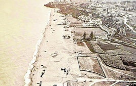 Playa del Bajondillo in Torremolinos taken from the air in the 1960s
