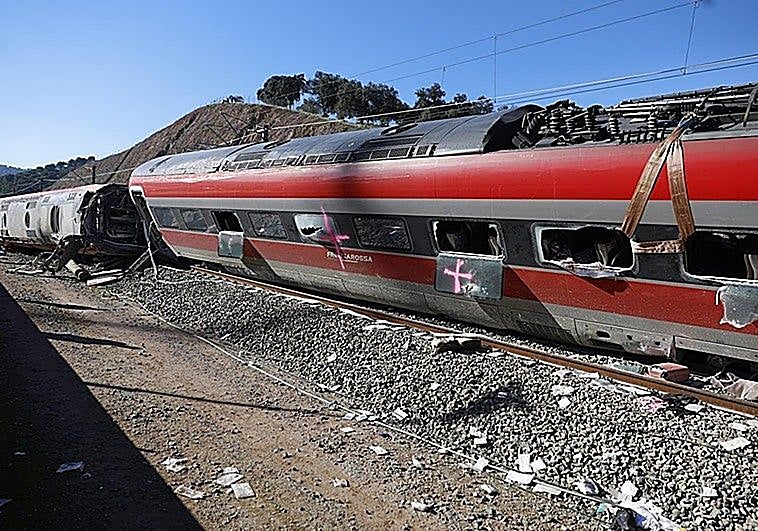 Adamuz train crash: Guardia Civil probe focuses on 30-year track manufacturing gap at break point