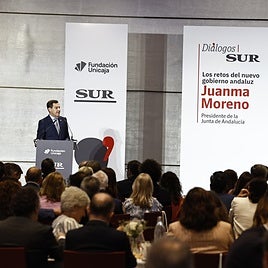 President of the Andalusian regional government Juanma Moreno and Diario Sur director Javier Recio during the Q&A session at the forum.