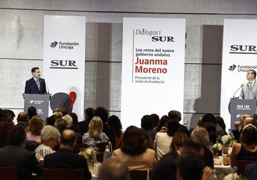 President of the Andalusian regional government Juanma Moreno and Diario Sur director Javier Recio during the Q&A session at the forum.