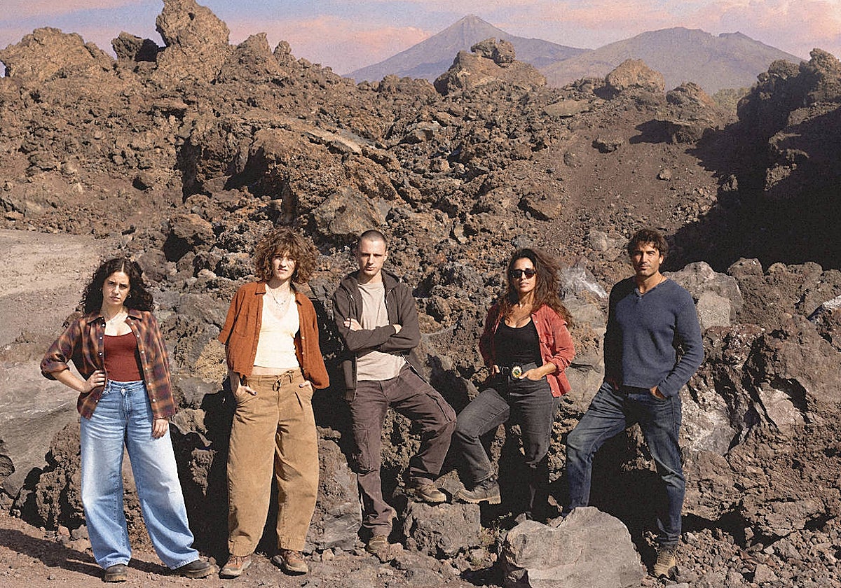 Netflix surprises with adaptation of Javier Castillo novel El susurro del fuego