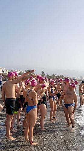 Imagen secundaria 2 - Over 2,000 people gather in Torre del Mar for a 24-hour event to raise awareness of ALS