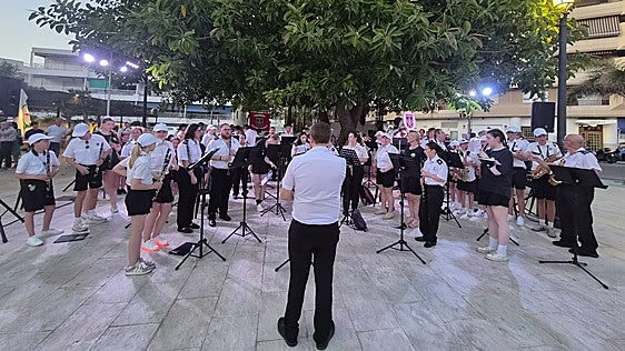 Norwegian music groups fill the streets of Almuñécar