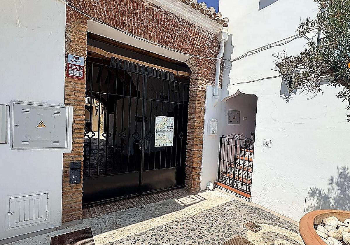 Guardia Civil raids Frigiliana town hall and other municipal offices