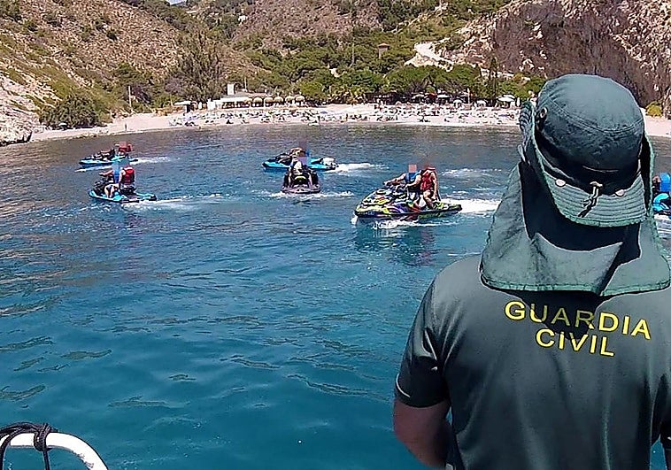 Guardia Civil warns jet-ski riders off the coast of Granada.