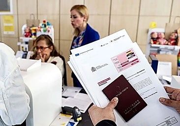 The first day of in-person service at post offices in Malaga, on 20 April.