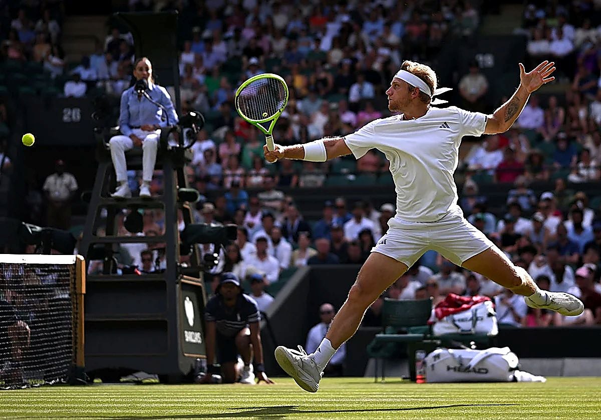 Alejandro Davidovich out of Wimbledon despite battling display in thriller