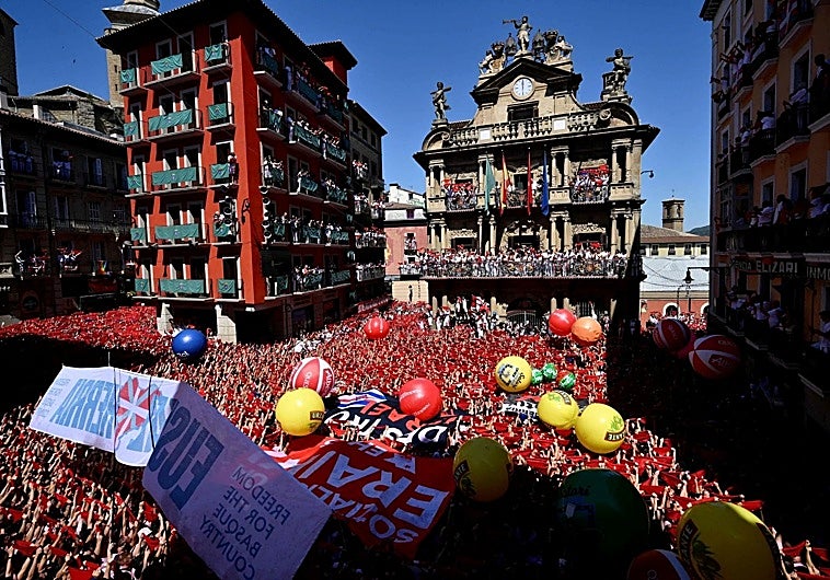 San Fermín 2026 begins as opening rocket sparks huge celebrations in Pamplona
