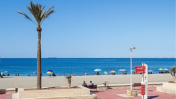 Almeria city extends beach services until October with around fifty lifeguards on duty