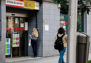 Photo of an office of Spain's public employment service.