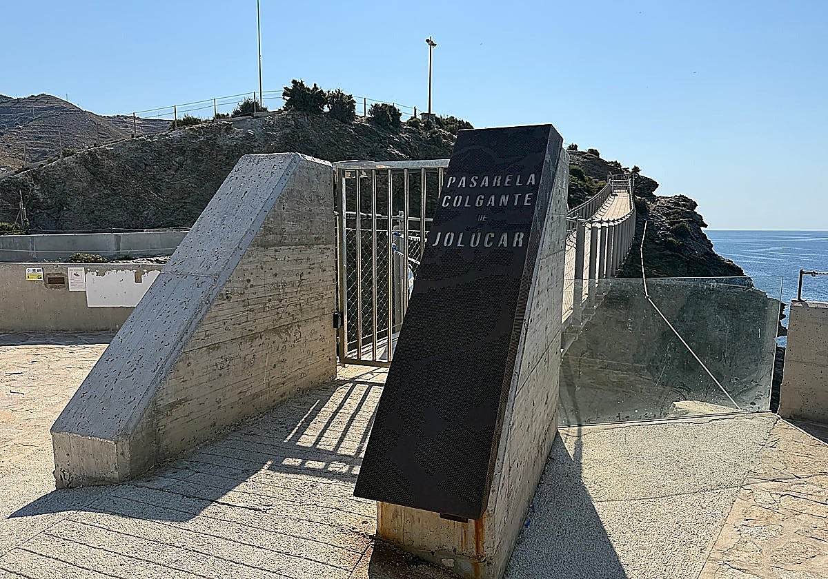 Torrenueva Costa suspension footbridge closed for safety inspection