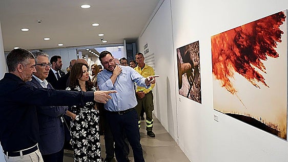 Seeing a fire up close: Photojournalists capture the battle against the flames