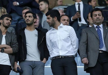 Sheikh Abdullah Al-Thani with his sons at La Rosaleda stadium.