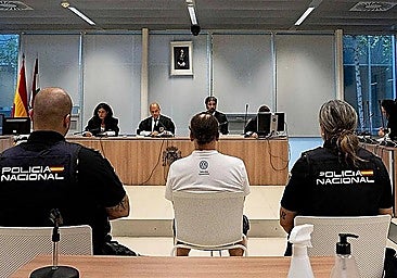 The defendant during Tuesday's hearing at the provincial court of La Rioja.