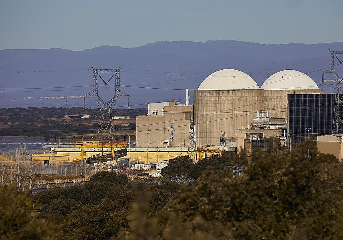 The nuclear safety council gives the go-ahead for the Almaraz power station to remain in operation until 2030