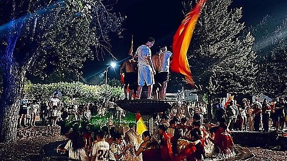 Spain World Cup celebrations end tragically when fountain collapse kills 13-year-old boy