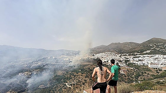 Latest Axarquía wildfire extinguished