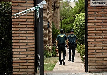 Guardia Civil officers in the area in Benahavís where the incident took place.