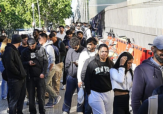 People are applying for the documentation required to take part in the special regularisation process in Spain.