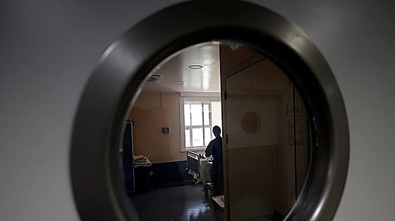 Andalusian healthcare will pay 47,250 euros for mistake that kept feeding tube in patient's colon for 64 days