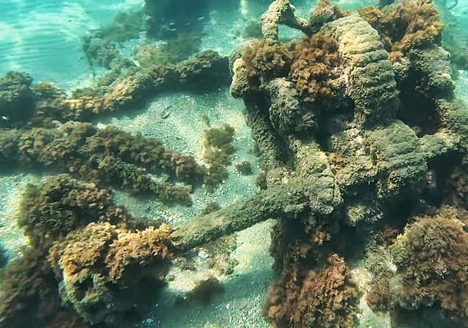 The Delfín shipwreck, better known as the Barco del Arroz.