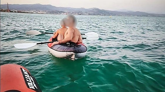 Malaga maritime rescue unit assists two people adrift in inflatable kayak