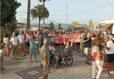 Protesters on Torre del Mar's promenade on Friday 24 July.