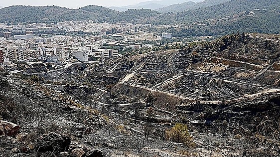 Castellón province fire remains out of control after scorching 10,000 hectares