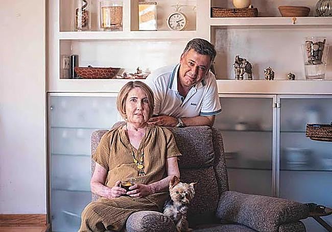 Her husband, Carlos – with whom she runs a chain of dental clinics – was by her side every step of the way. 'He was the one receiving all the bad news,' says Carmen. 'I thought I was going to go out of my mind,' Carlos adds.