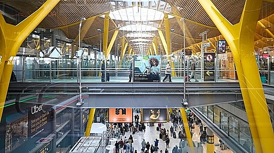 Spanish airport operator Aena earns one billion euros in first six months and revises its passenger traffic forecast upwards
