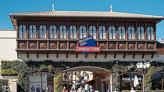 Malaga's McArthurGlen outlet offers transport to staff in response to strike over Plaza Mayor's 'Late Night Shopping' initiative