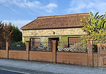 The front of the house where the events took place,