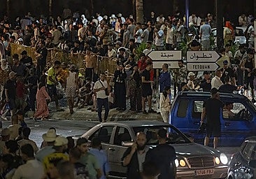 Hundreds of people have gathered at the Bab Sebta border crossing between Morocco and Ceuta, near Fnideq
